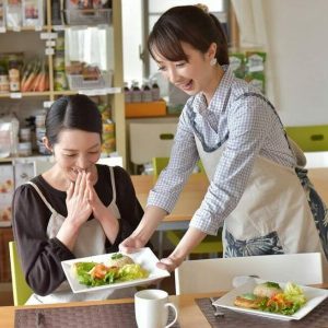 1day_01 Macrobiotic Cooking School G-Veggie in Ginza serving