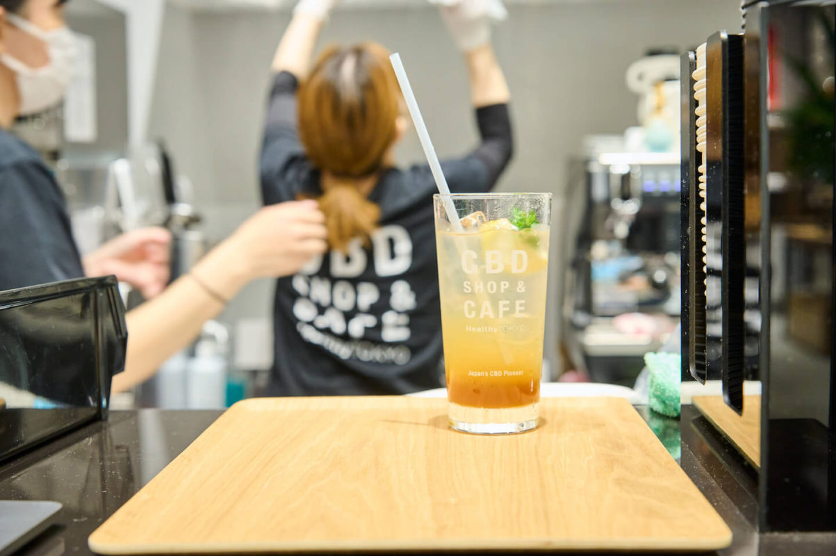 HealthyTOKYO-Shinjuku-CBD-cafe-staff